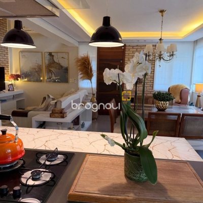 Casa com 309m², 4 quartos (sendo 1 suíte), 3 garagens, no bairro Sambaqui em Florianópolis