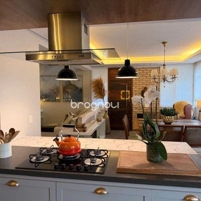 Casa com 309m², 4 quartos (sendo 1 suíte), 3 garagens, no bairro Sambaqui em Florianópolis