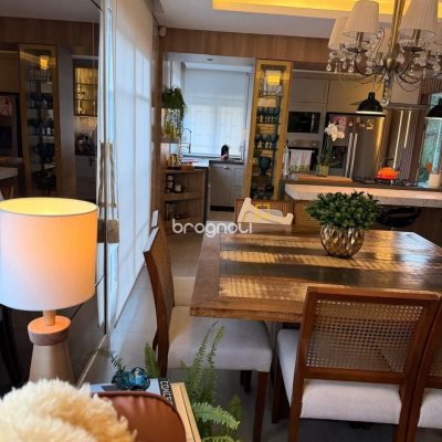 Casa com 309m², 4 quartos (sendo 1 suíte), 3 garagens, no bairro Sambaqui em Florianópolis