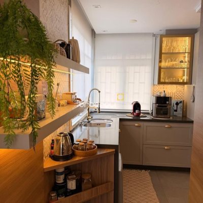 Casa com 309m², 4 quartos (sendo 1 suíte), 3 garagens, no bairro Sambaqui em Florianópolis