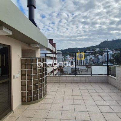 Cobertura com 327m², 5 quartos (sendo 2 suítes), 3 garagens, no bairro Trindade em Florianópolis