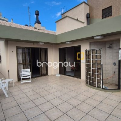 Cobertura com 327m², 5 quartos (sendo 2 suítes), 3 garagens, no bairro Trindade em Florianópolis