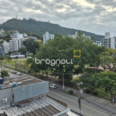 Cobertura com 327m², 5 quartos (sendo 2 suítes), 3 garagens, no bairro Trindade em Florianópolis