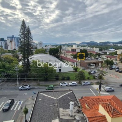 Cobertura com 327m², 5 quartos (sendo 2 suítes), 3 garagens, no bairro Trindade em Florianópolis
