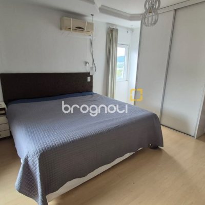 Cobertura com 327m², 5 quartos (sendo 2 suítes), 3 garagens, no bairro Trindade em Florianópolis