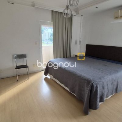 Cobertura com 327m², 5 quartos (sendo 2 suítes), 3 garagens, no bairro Trindade em Florianópolis