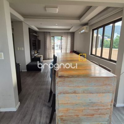 Cobertura com 327m², 5 quartos (sendo 2 suítes), 3 garagens, no bairro Trindade em Florianópolis