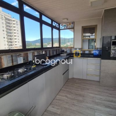 Cobertura com 327m², 5 quartos (sendo 2 suítes), 3 garagens, no bairro Trindade em Florianópolis