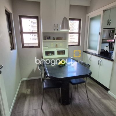 Cobertura com 327m², 5 quartos (sendo 2 suítes), 3 garagens, no bairro Trindade em Florianópolis