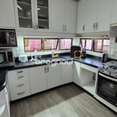 Cobertura com 327m², 5 quartos (sendo 2 suítes), 3 garagens, no bairro Trindade em Florianópolis