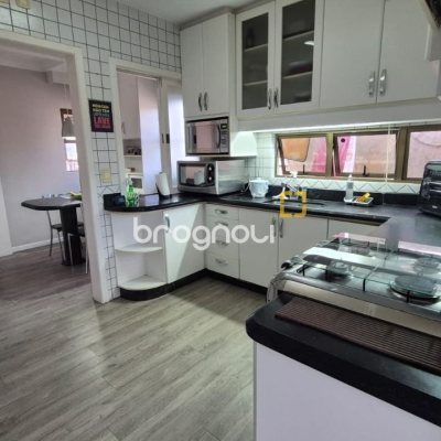 Cobertura com 327m², 5 quartos (sendo 2 suítes), 3 garagens, no bairro Trindade em Florianópolis