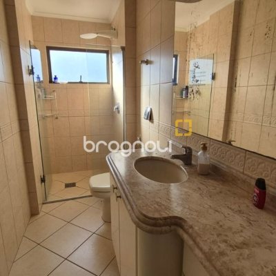 Cobertura com 327m², 5 quartos (sendo 2 suítes), 3 garagens, no bairro Trindade em Florianópolis