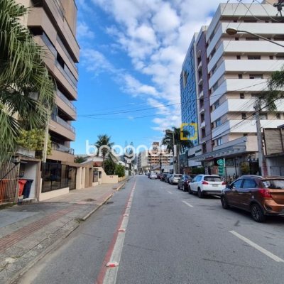 Cobertura com 327m², 5 quartos (sendo 2 suítes), 3 garagens, no bairro Trindade em Florianópolis