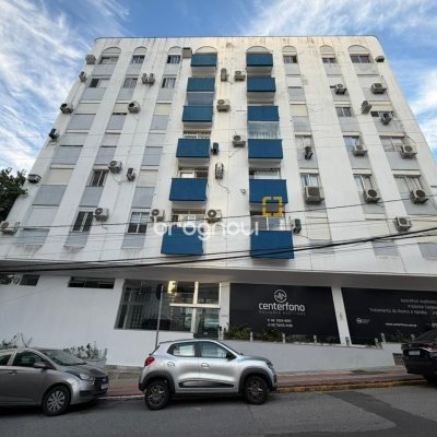 Apartamento com 106m², 3 quartos (sendo 1 suíte), 1 garagem, no bairro Centro em Florianópolis