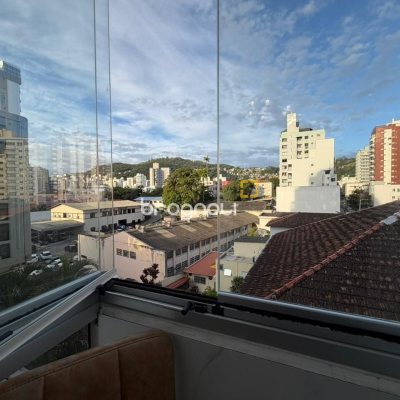 Apartamento com 106m², 3 quartos (sendo 1 suíte), 1 garagem, no bairro Centro em Florianópolis