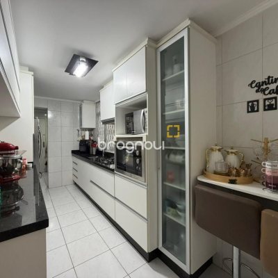 Apartamento com 106m², 3 quartos (sendo 1 suíte), 1 garagem, no bairro Centro em Florianópolis