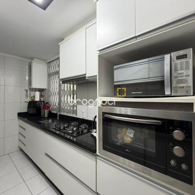 Apartamento com 106m², 3 quartos (sendo 1 suíte), 1 garagem, no bairro Centro em Florianópolis