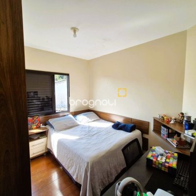 Casa com 230m², 4 quartos (sendo 2 suítes), 2 garagens, no bairro Agronômica em Florianópolis