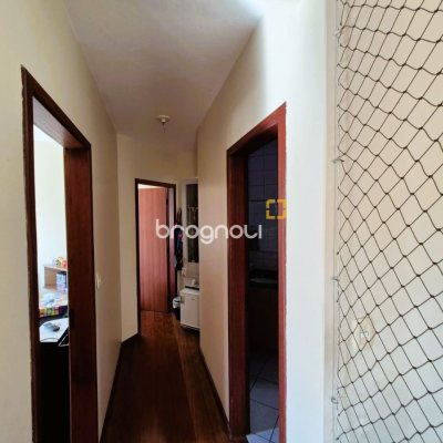 Casa com 230m², 4 quartos (sendo 2 suítes), 2 garagens, no bairro Agronômica em Florianópolis