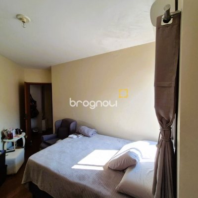 Casa com 230m², 4 quartos (sendo 2 suítes), 2 garagens, no bairro Agronômica em Florianópolis