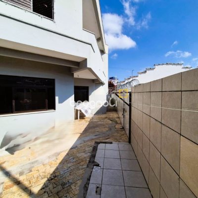 Casa com 230m², 4 quartos (sendo 2 suítes), 2 garagens, no bairro Agronômica em Florianópolis