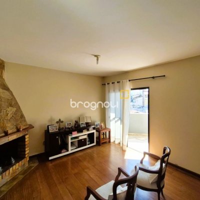 Casa com 230m², 4 quartos (sendo 2 suítes), 2 garagens, no bairro Agronômica em Florianópolis