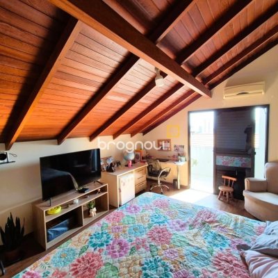 Casa com 230m², 4 quartos (sendo 2 suítes), 2 garagens, no bairro Agronômica em Florianópolis