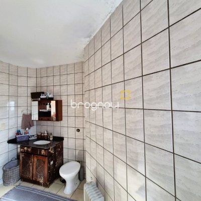 Casa com 230m², 4 quartos (sendo 2 suítes), 2 garagens, no bairro Agronômica em Florianópolis