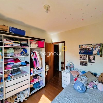 Casa com 230m², 4 quartos (sendo 2 suítes), 2 garagens, no bairro Agronômica em Florianópolis