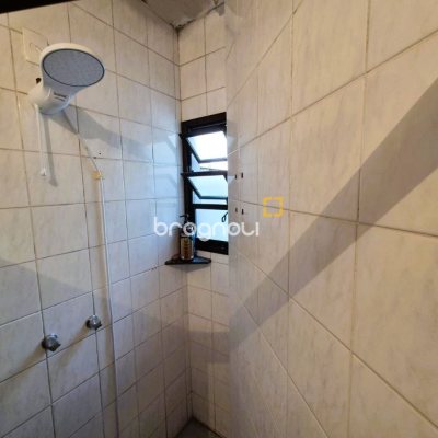 Casa com 230m², 4 quartos (sendo 2 suítes), 2 garagens, no bairro Agronômica em Florianópolis