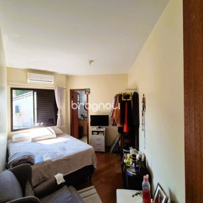 Casa com 230m², 4 quartos (sendo 2 suítes), 2 garagens, no bairro Agronômica em Florianópolis