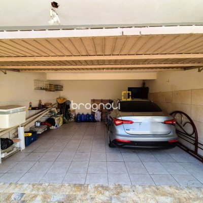 Casa com 230m², 4 quartos (sendo 2 suítes), 2 garagens, no bairro Agronômica em Florianópolis