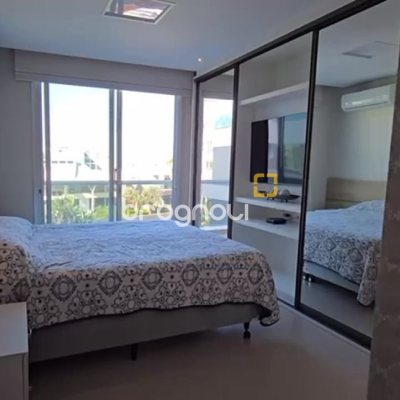 Apartamento com 147m², 2 quartos (sendo 2 suítes), 2 garagens, no bairro Jurerê Internacional em Florianópolis