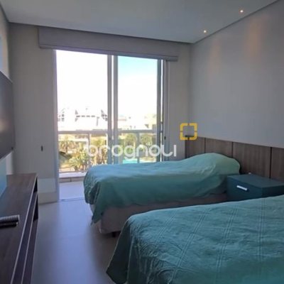 Apartamento com 147m², 2 quartos (sendo 2 suítes), 2 garagens, no bairro Jurerê Internacional em Florianópolis
