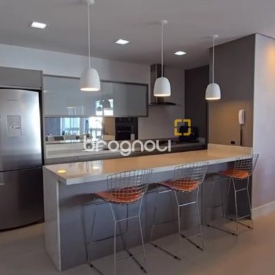 Apartamento com 147m², 2 quartos (sendo 2 suítes), 2 garagens, no bairro Jurerê Internacional em Florianópolis