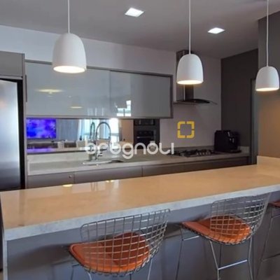 Apartamento com 147m², 2 quartos (sendo 2 suítes), 2 garagens, no bairro Jurerê Internacional em Florianópolis