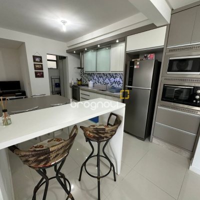 Apartamento com 78m², 2 quartos (sendo 1 suíte), 1 garagem, no bairro Ingleses em Florianópolis
