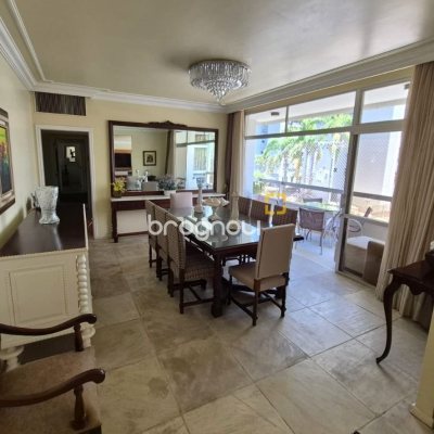 Apartamento com 224m², 4 quartos (sendo 2 suítes), 2 garagens, no bairro Centro em Florianópolis