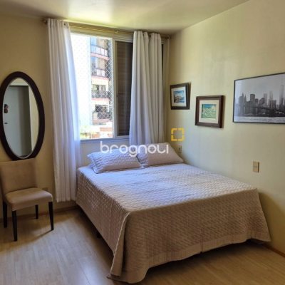 Apartamento com 224m², 4 quartos (sendo 2 suítes), 2 garagens, no bairro Centro em Florianópolis