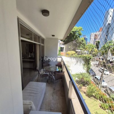 Apartamento com 224m², 4 quartos (sendo 2 suítes), 2 garagens, no bairro Centro em Florianópolis
