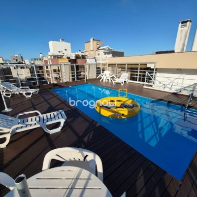 Apartamento com 224m², 4 quartos (sendo 2 suítes), 2 garagens, no bairro Centro em Florianópolis