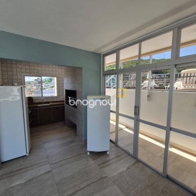 Apartamento com 224m², 4 quartos (sendo 2 suítes), 2 garagens, no bairro Centro em Florianópolis