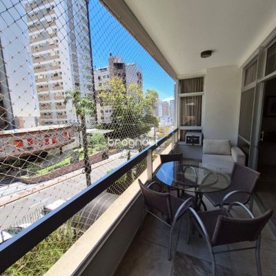 Apartamento com 224m², 4 quartos (sendo 2 suítes), 2 garagens, no bairro Centro em Florianópolis