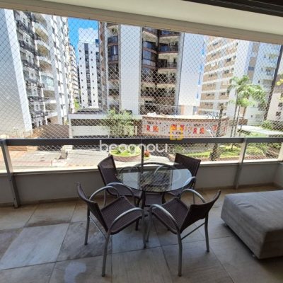 Apartamento com 224m², 4 quartos (sendo 2 suítes), 2 garagens, no bairro Centro em Florianópolis