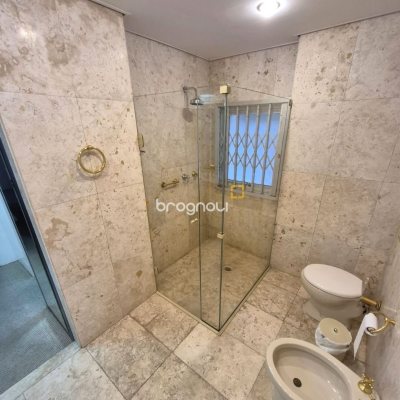 Apartamento com 224m², 4 quartos (sendo 2 suítes), 2 garagens, no bairro Centro em Florianópolis