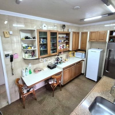 Apartamento com 224m², 4 quartos (sendo 2 suítes), 2 garagens, no bairro Centro em Florianópolis