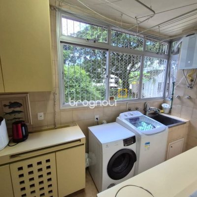 Apartamento com 224m², 4 quartos (sendo 2 suítes), 2 garagens, no bairro Centro em Florianópolis