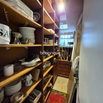 Apartamento com 224m², 4 quartos (sendo 2 suítes), 2 garagens, no bairro Centro em Florianópolis