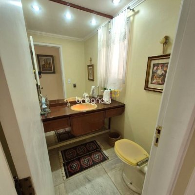 Apartamento com 224m², 4 quartos (sendo 2 suítes), 2 garagens, no bairro Centro em Florianópolis