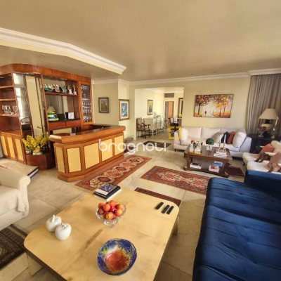 Apartamento com 224m², 4 quartos (sendo 2 suítes), 2 garagens, no bairro Centro em Florianópolis